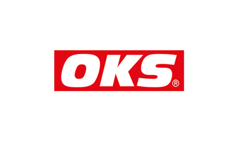 Das OKS-Logo in weißer Schrift auf rotem Hintergrund.