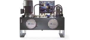 Ein komplexes Hydrauliksystem mit mehreren Komponenten und Anzeigen auf einer Metallbasis.