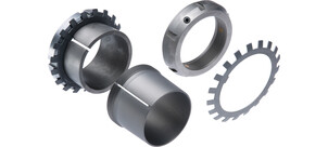 Verschiedene metallische Komponenten von Wälzlagerzubehör, einschließlich Ringe und Hülsen.