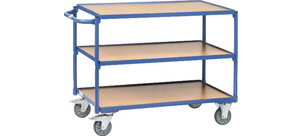 Ein dreistufiger Transportwagen mit blauen Metallrahmen und Holzplattformen.